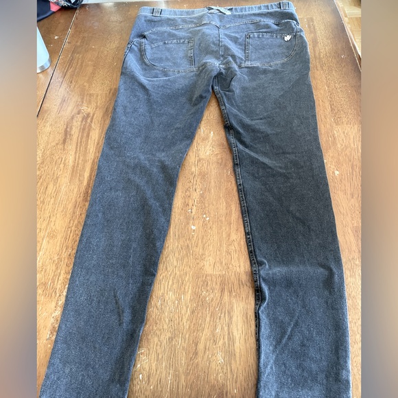 Booty lifting grey jeggings - Picture 10 of 13